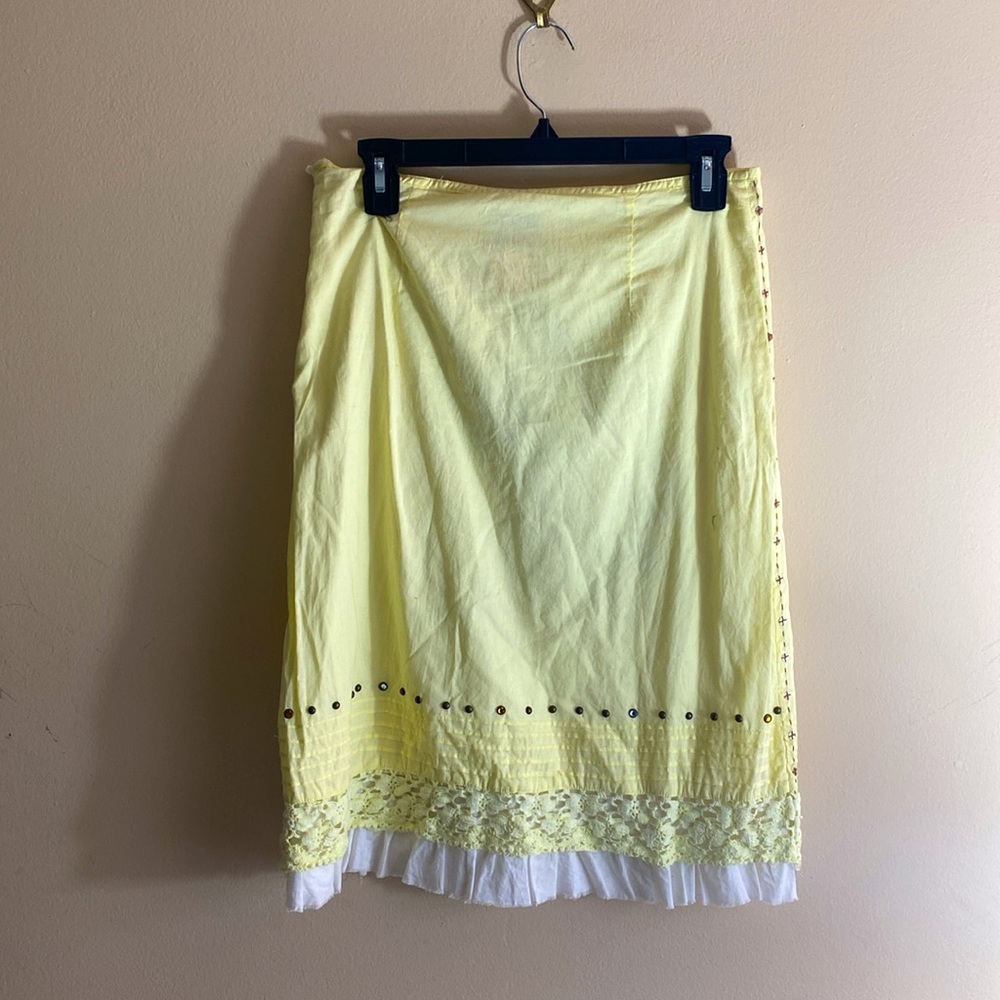 Vintage Soul Revival Skirt with Bird and Flowers Embroidered Design - Picture 2 of 4